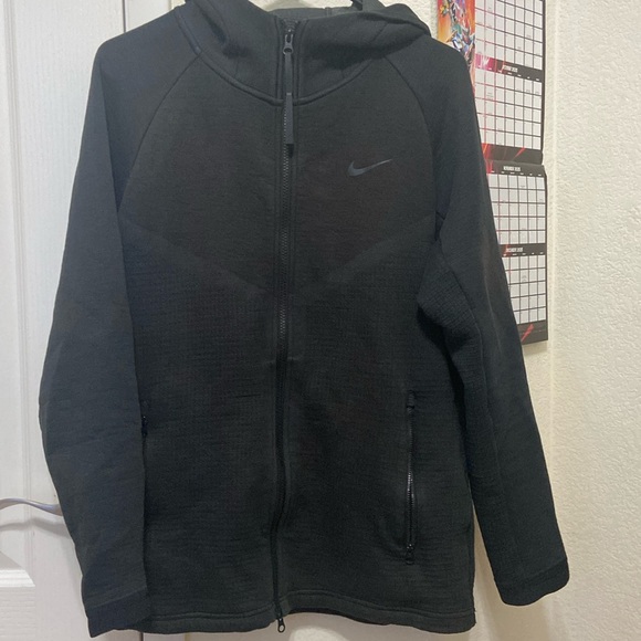 Nike Tech - Picture 1 of 4